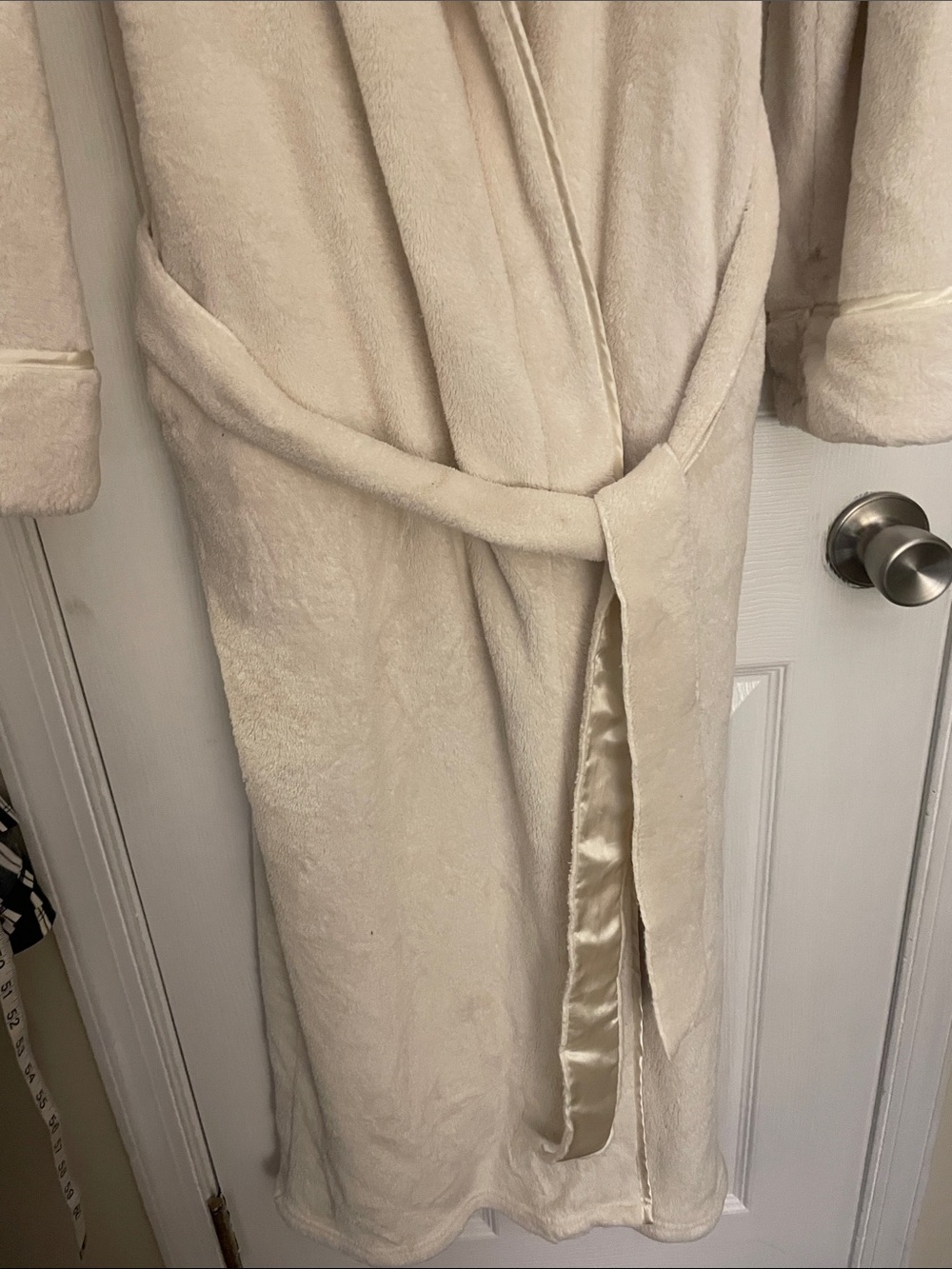 NORDSTROM CRABTREE & EVELYN IVORY PLUSH LONG ROBE w Satin details M/L
